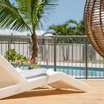 Six View - Beach Front Appartement