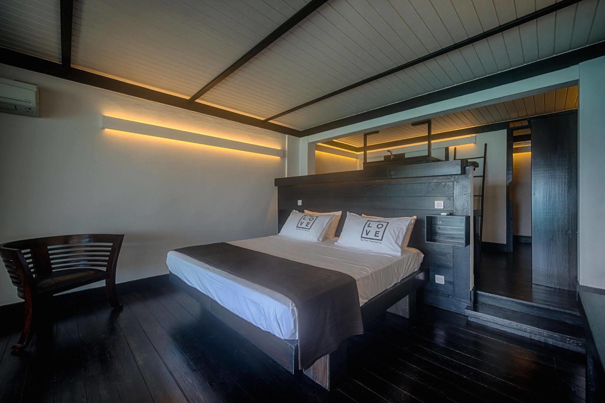 Love Hotel