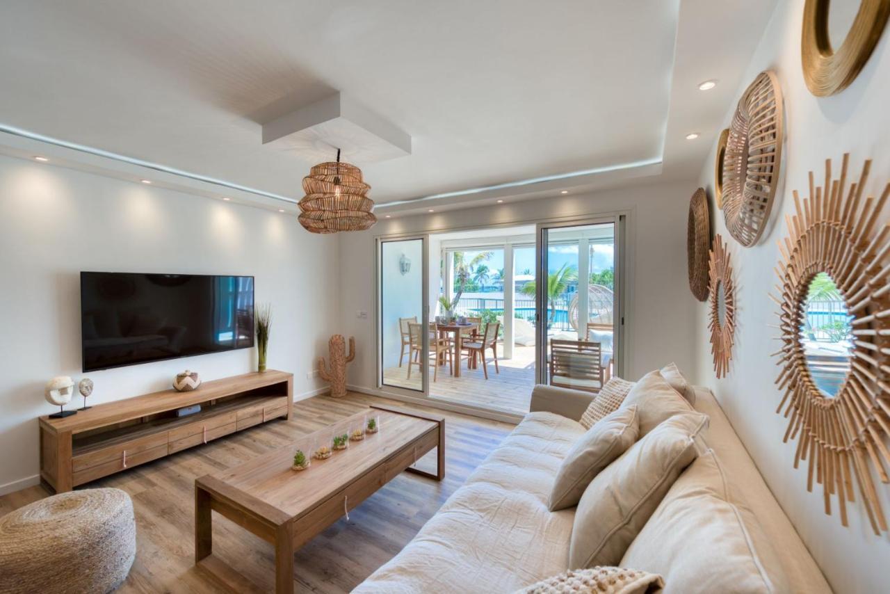 Six View - Beach Front Apartment