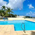La Plage Bleue, Les Pieds Dans L\'Eau Avec Piscine