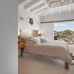 Villa Venus, 4 Bdr With View!
