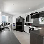 Villa Venus, 4 Bdr With View!