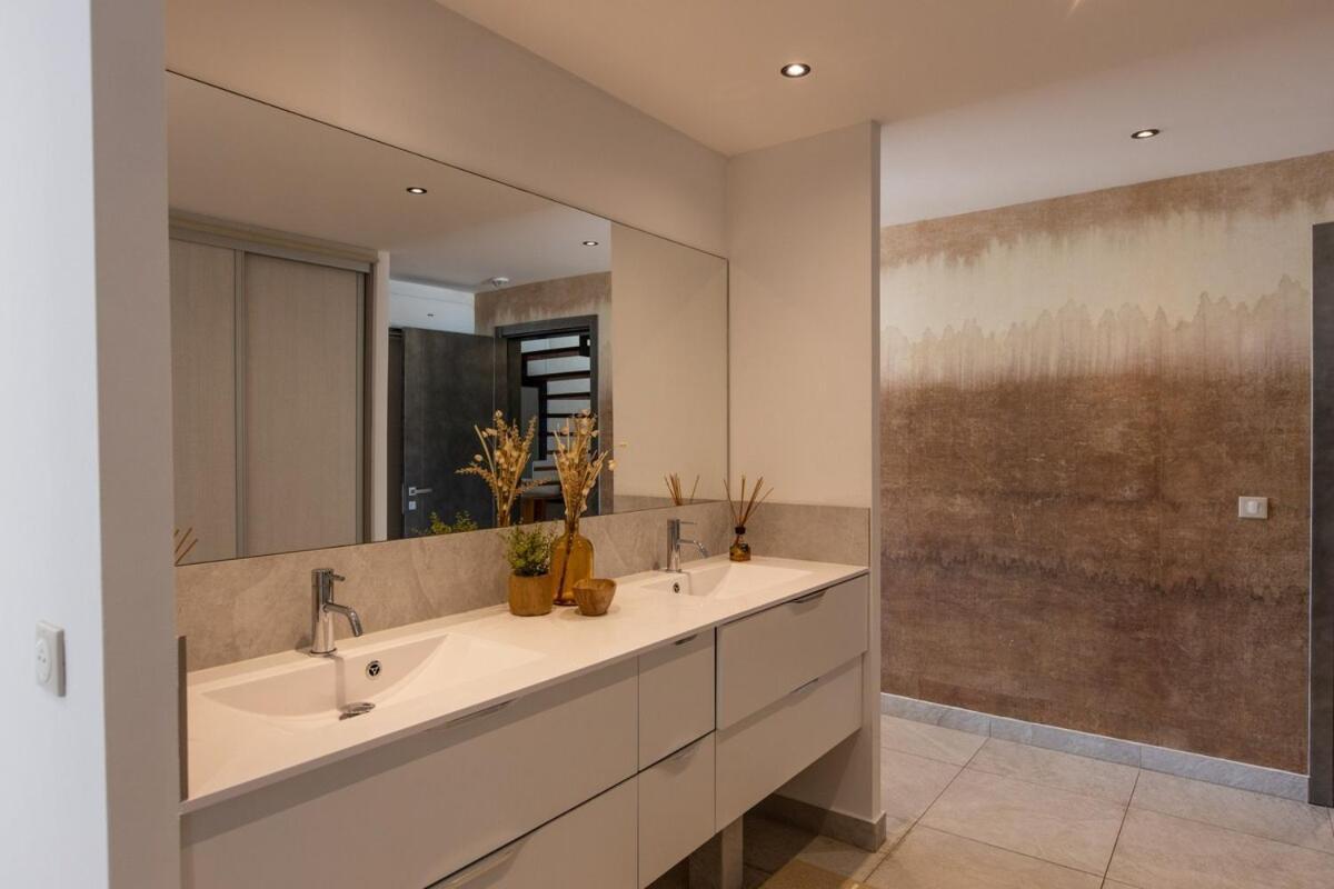 Vogue Art Luxe Sea View 5 Bedrooms Villa *