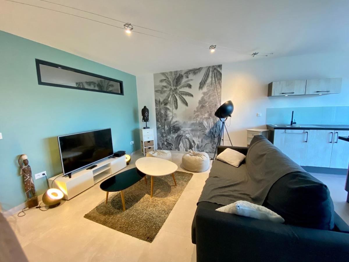 In With Pool Apartment