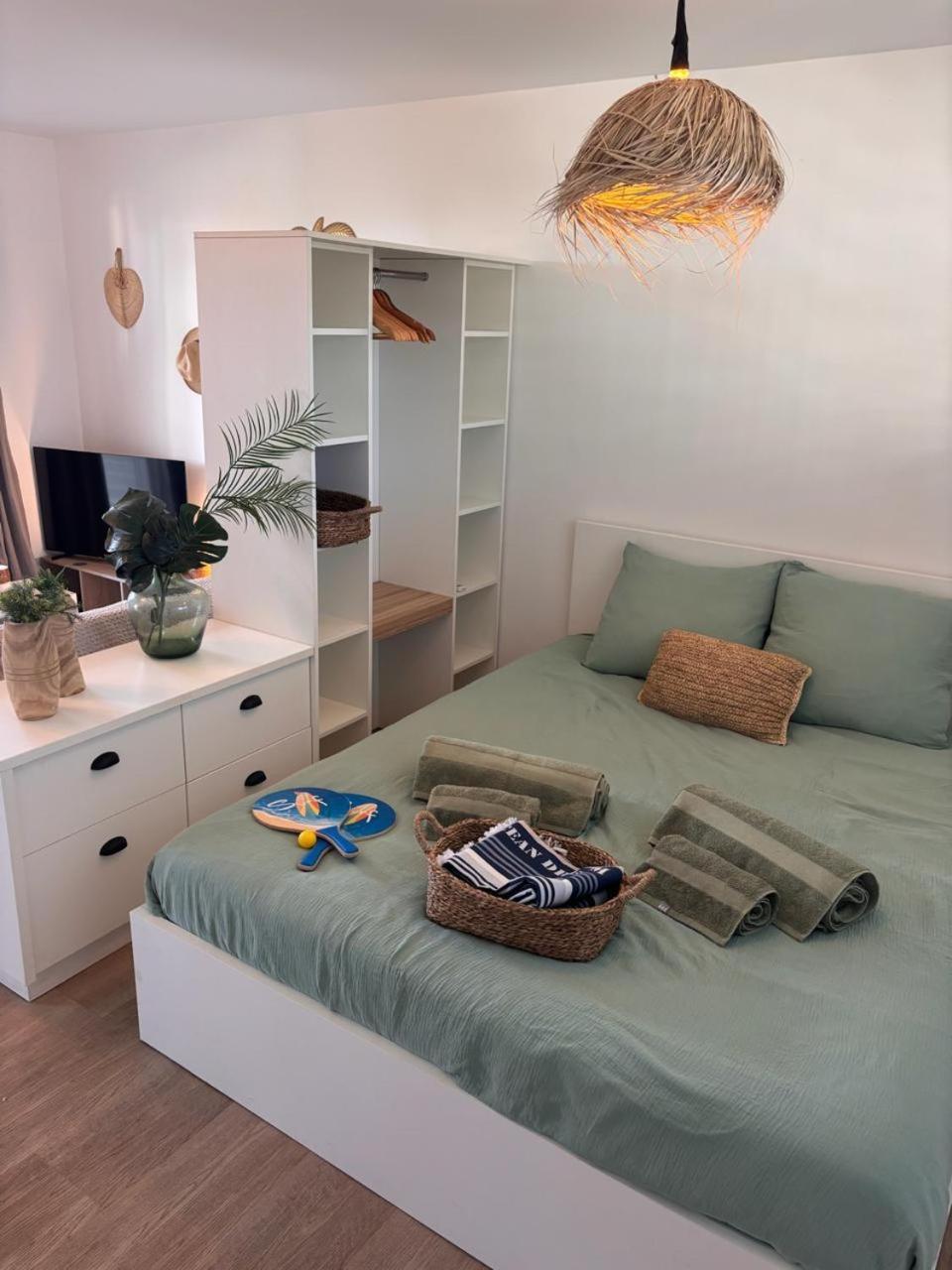 Apartment Vue Avec Piscine *