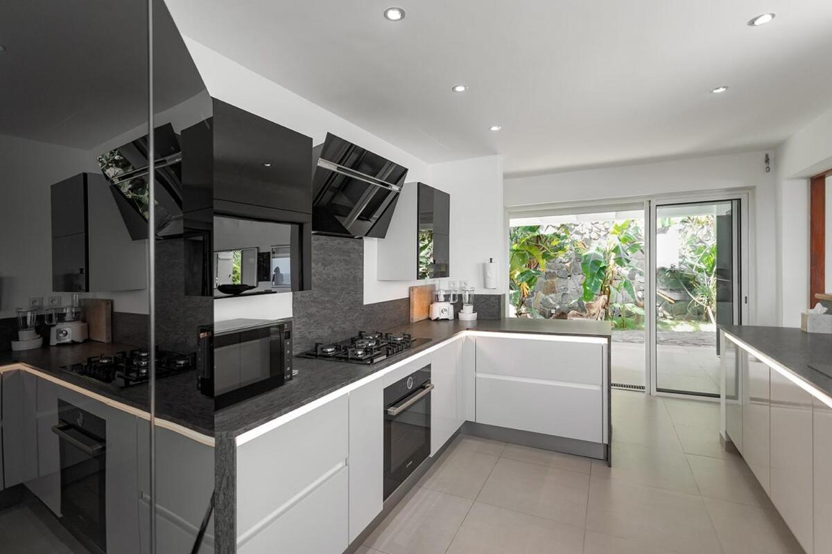 Villa Venus, 4 Bdr With View!