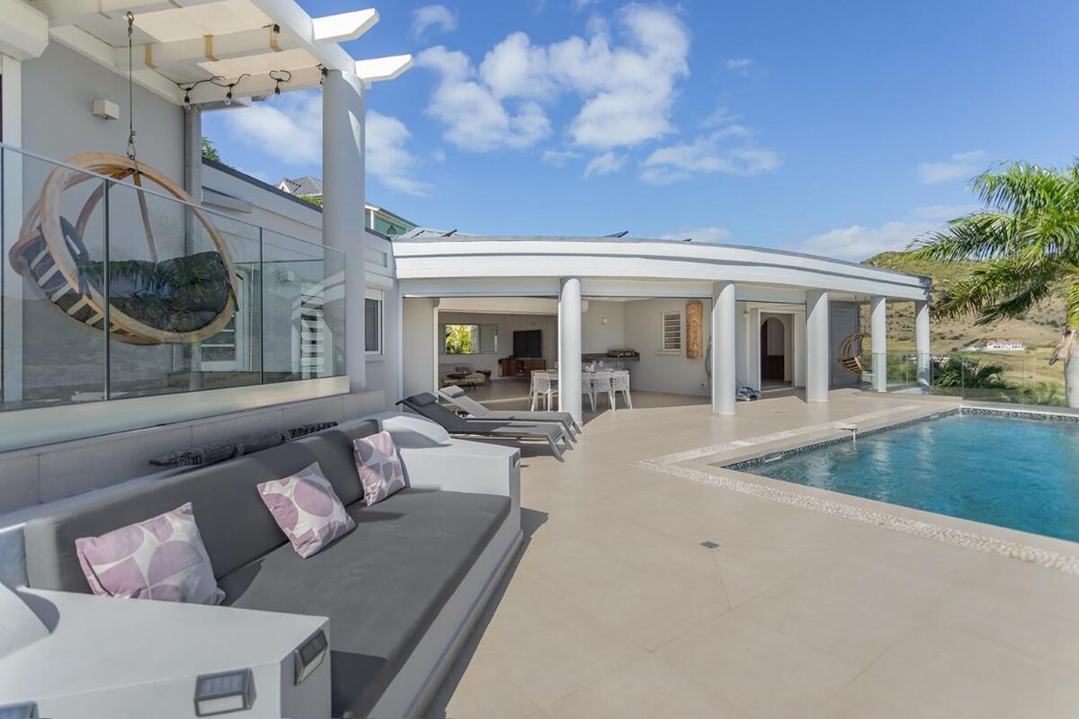 Villa Venus, 4 Bdr With View! Cul de Sac