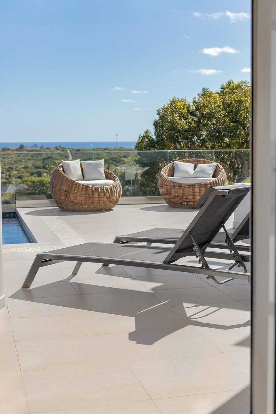 Venus, 4 Bdr With View! Cul de Sac