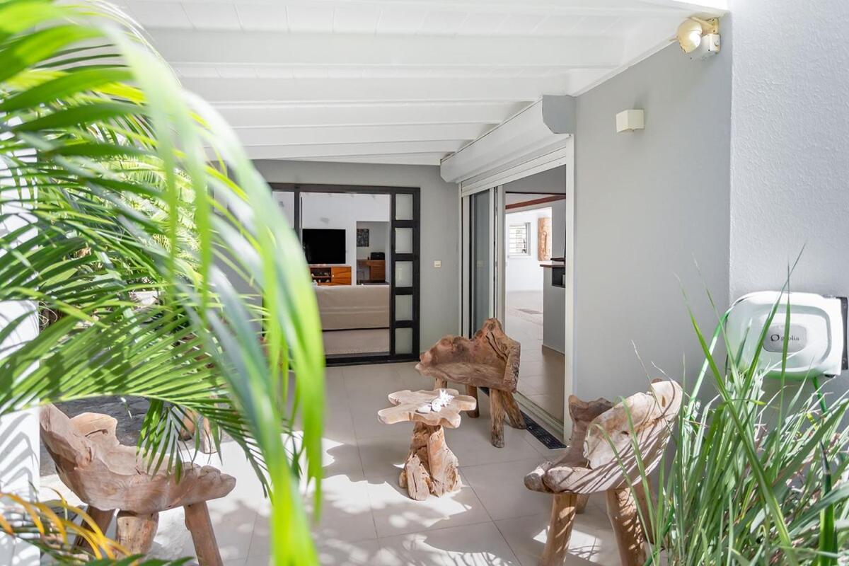 Villa Venus, 4 Bdr With View! Cul de Sac