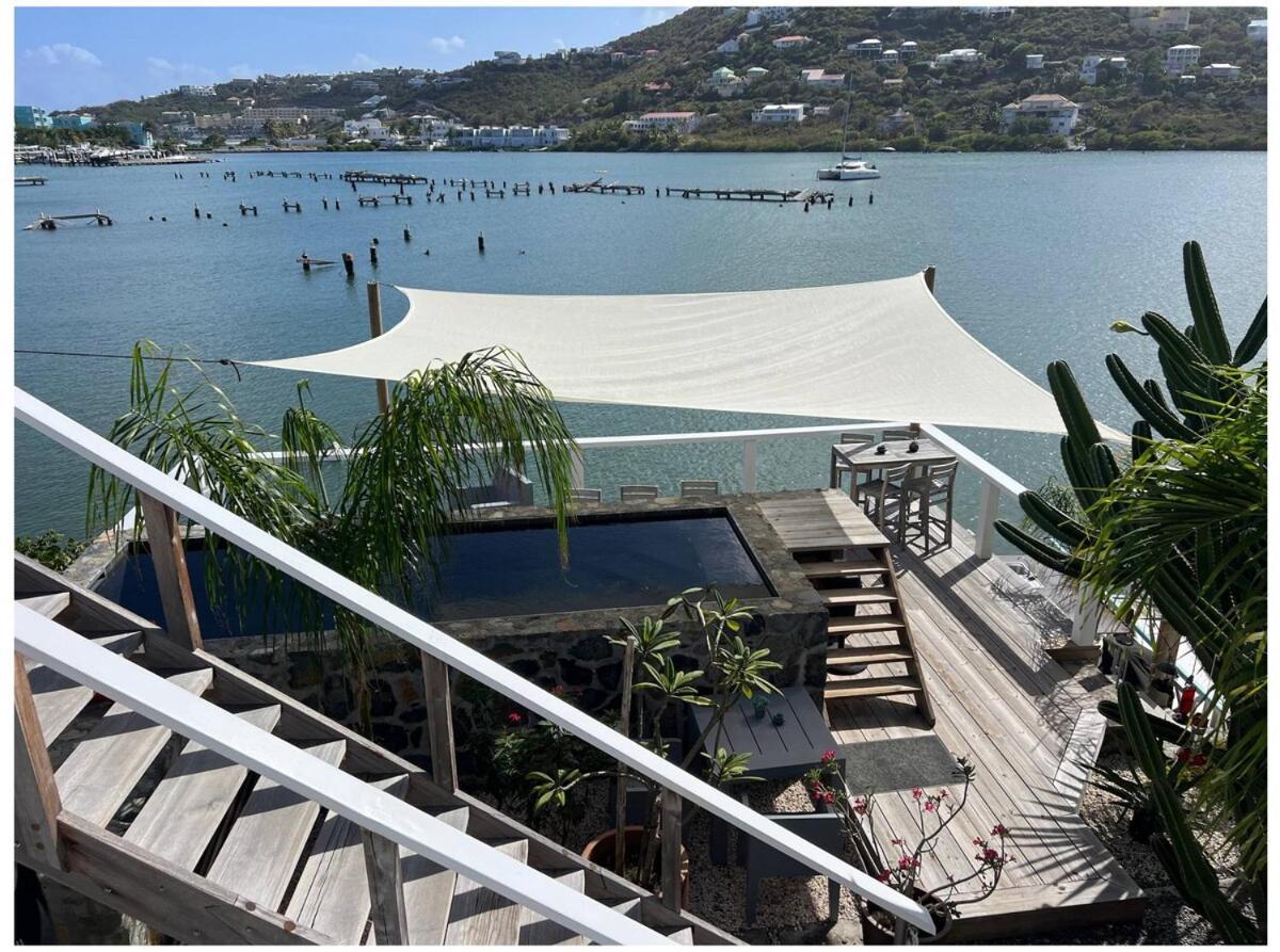 Les Balcons Oyster Pond Brise De Holiday home
