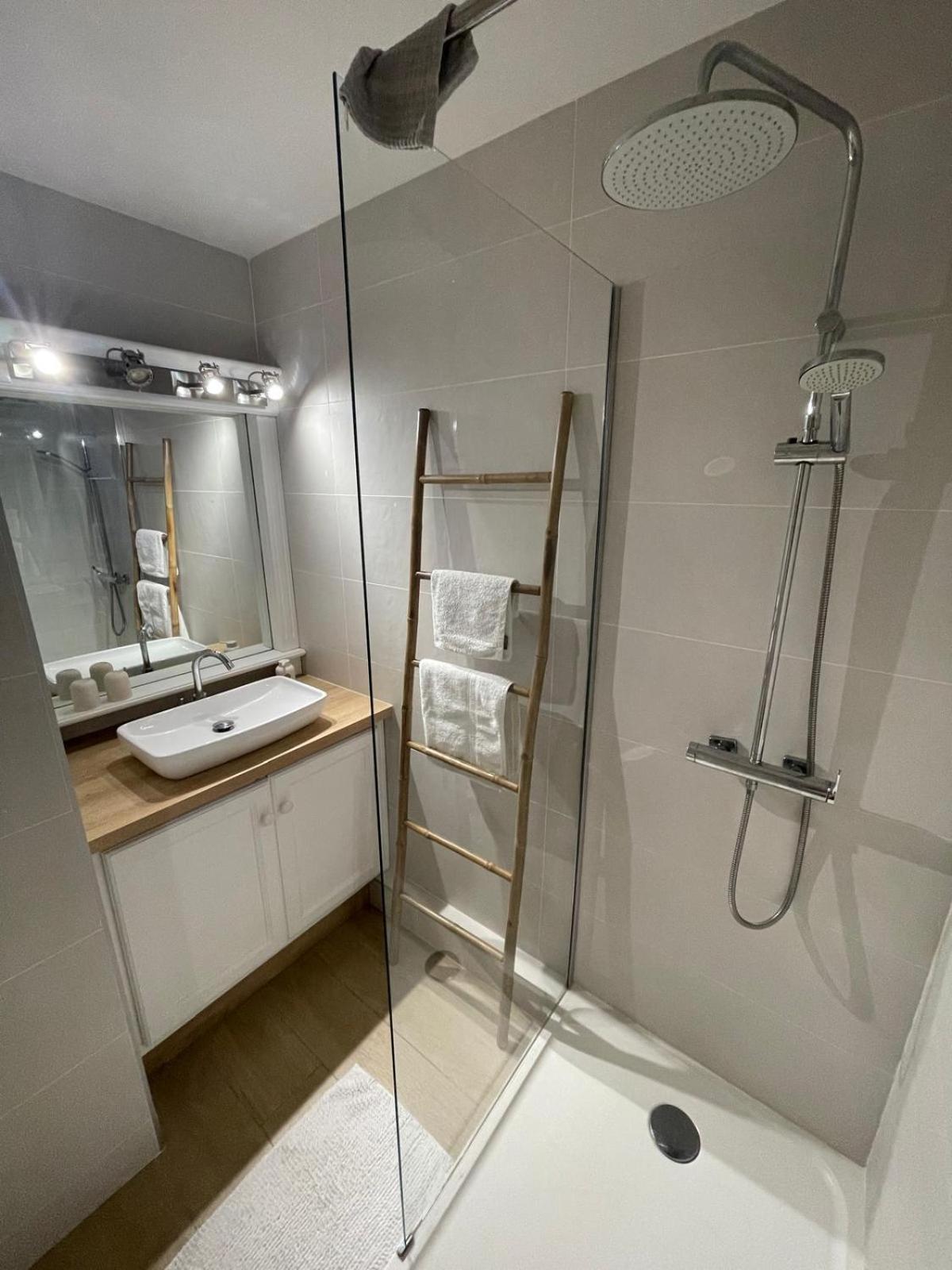Apartment 1 Chambre, Piscine & Plage, Proche Aeroport *